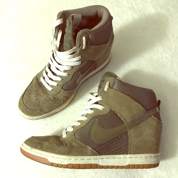 hunter green nike sneakers